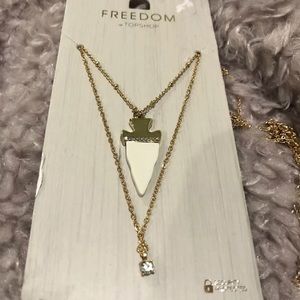 TOPSHOP two danty necklaces.